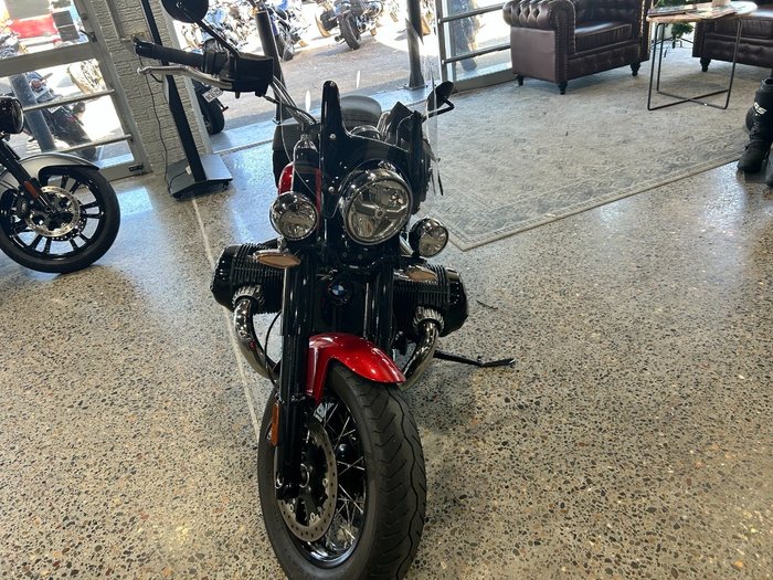 2025 BMW Motorrad R 18 CLASSIC HIGHLINE RACING RED