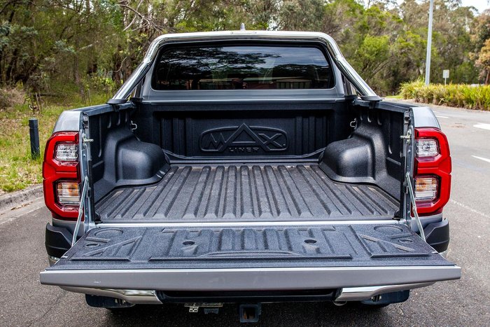 2022 Toyota Hilux SR5