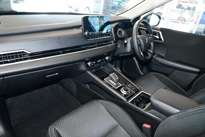 2025 Mitsubishi Outlander LS