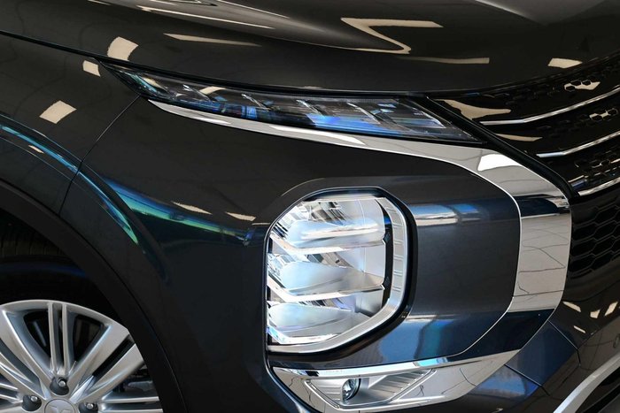 2025 Mitsubishi Outlander LS