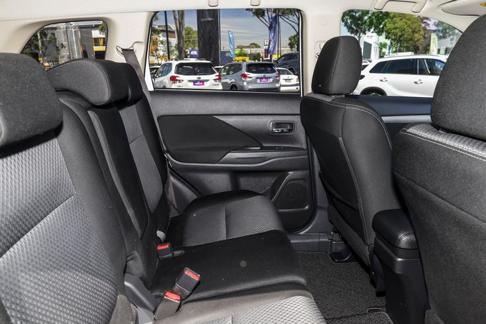 2016 Mitsubishi Outlander LS