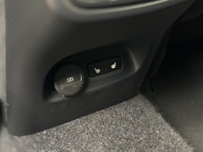 2022 Volvo XC40 Plus B4