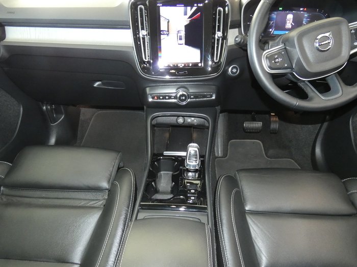 2022 Volvo XC40 Plus B4