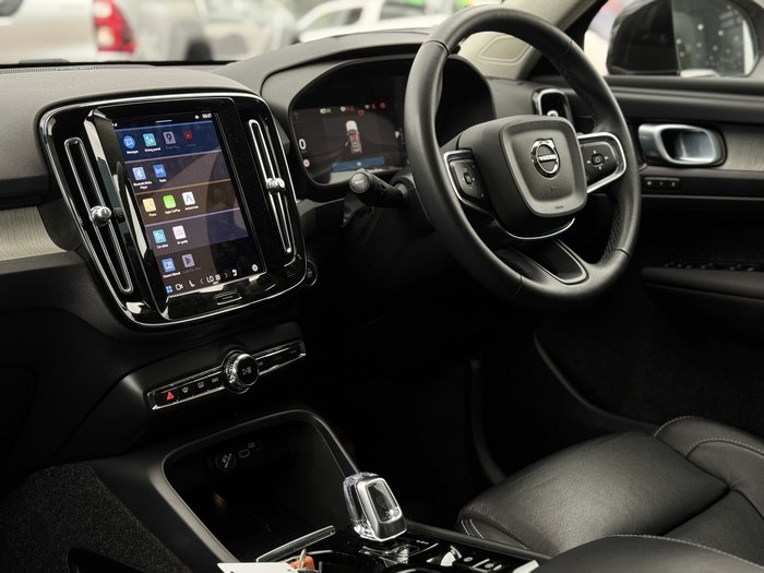 2022 Volvo XC40 Plus B4