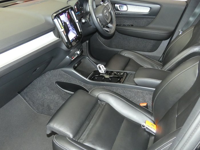 2022 Volvo XC40 Plus B4