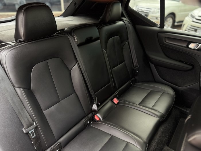 2022 Volvo XC40 Plus B4