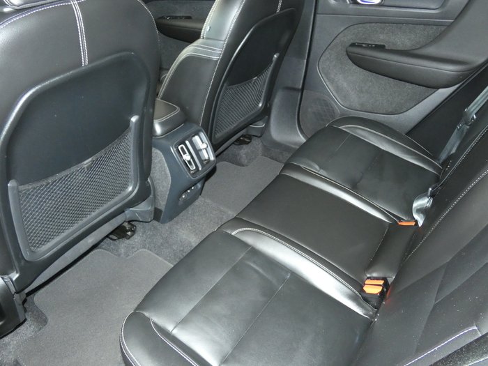 2022 Volvo XC40 Plus B4