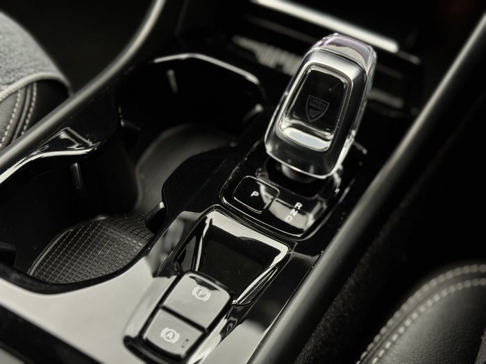 2022 Volvo XC40 Plus B4