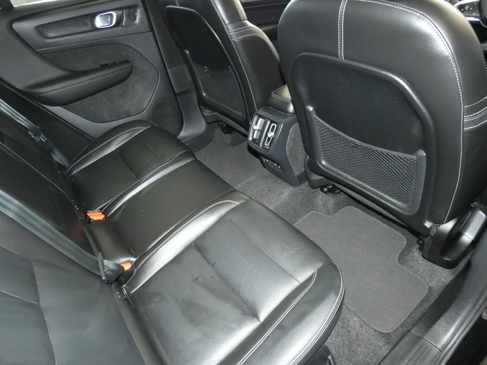 2022 Volvo XC40 Plus B4