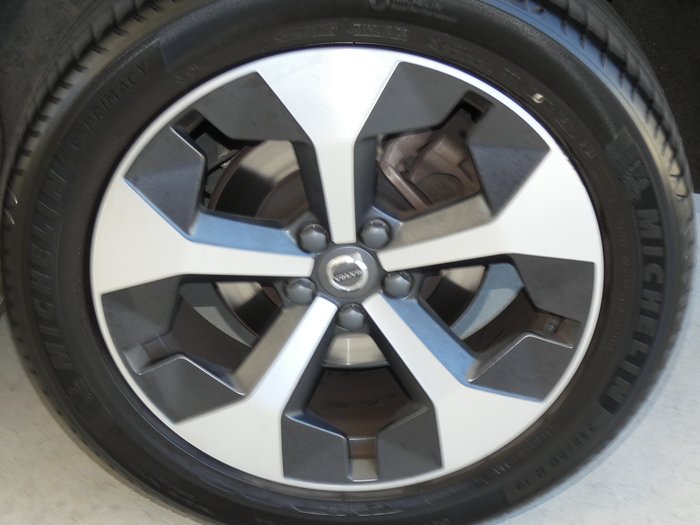 2022 Volvo XC40 Plus B4