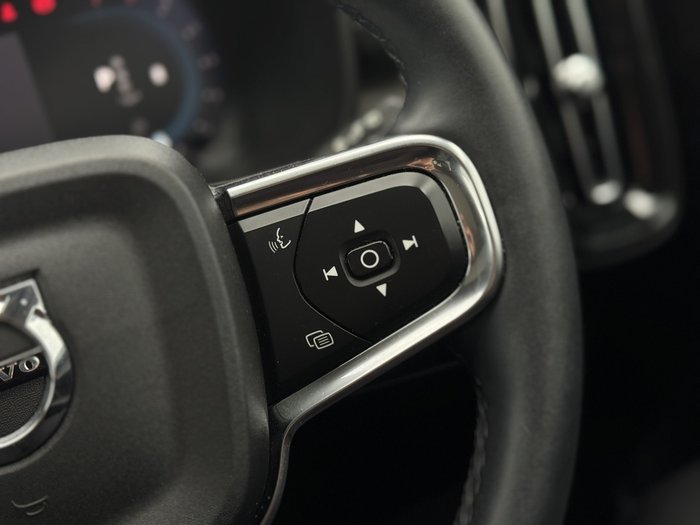 2022 Volvo XC40 Plus B4