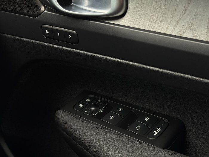 2022 Volvo XC40 Plus B4