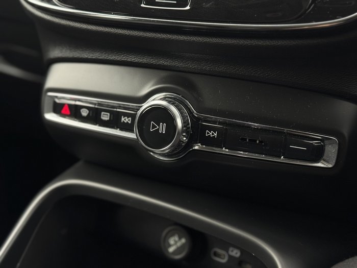 2022 Volvo XC40 Plus B4