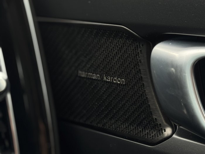 2022 Volvo XC40 Plus B4