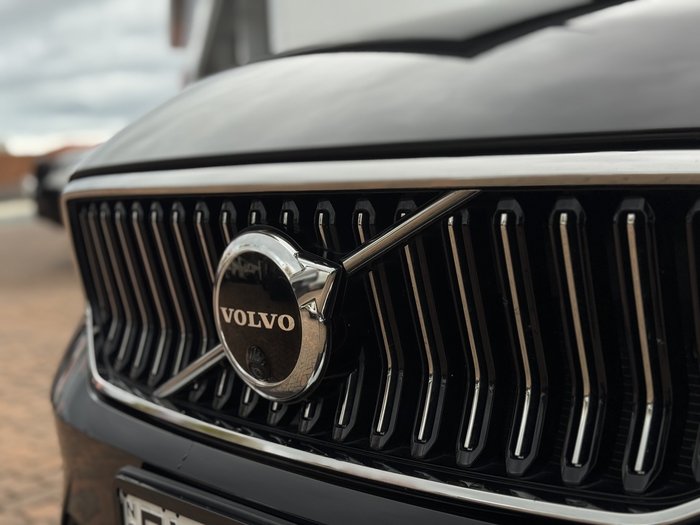 2022 Volvo XC40 Plus B4