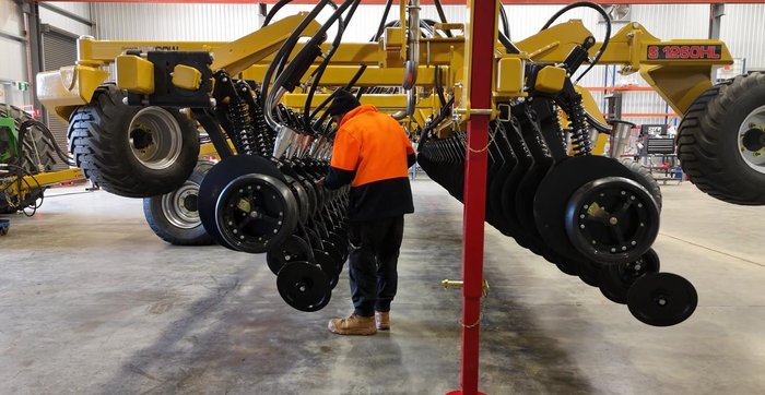 0 SERAFIN ULTISOW S1260 CENTRE ONLY HI LIFT SINGLE DISC SEEDER YELLOW