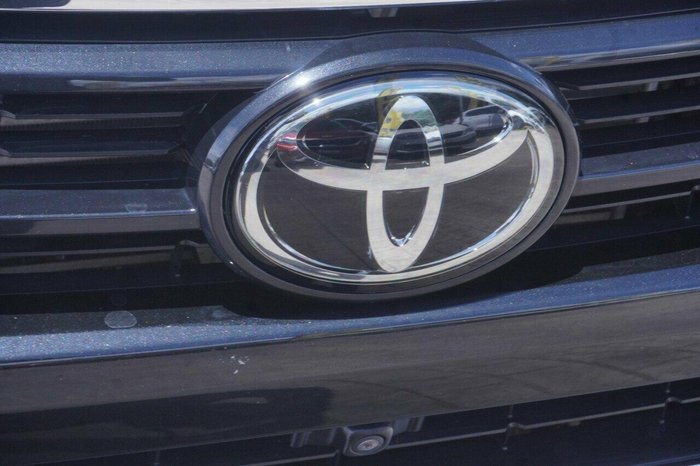 2023 Toyota Hilux SR5