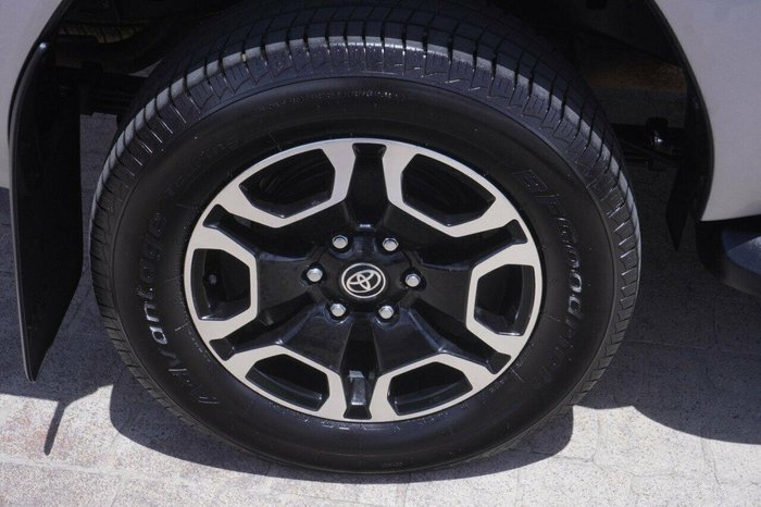 2023 Toyota Hilux SR5