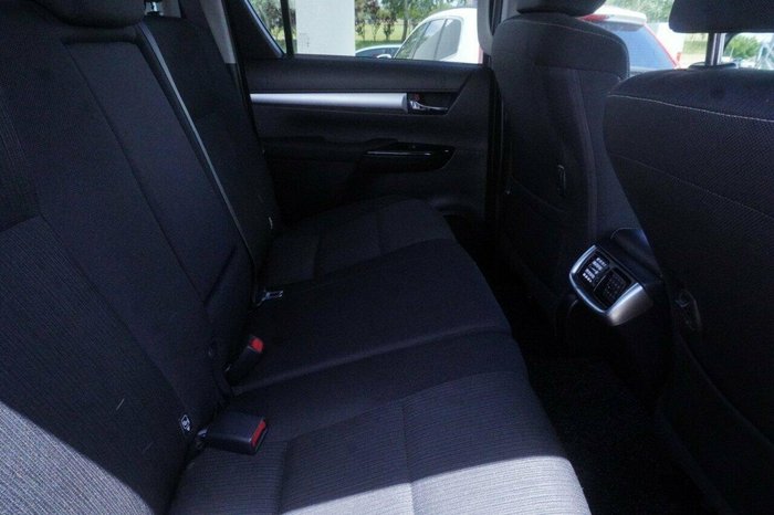 2023 Toyota Hilux SR5