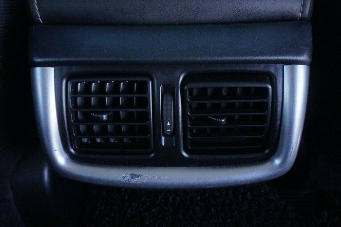 2023 Toyota Hilux SR5