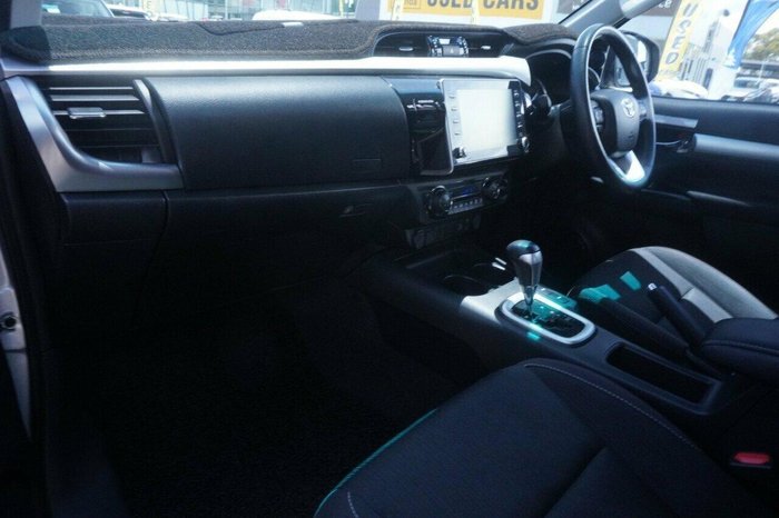 2023 Toyota Hilux SR5