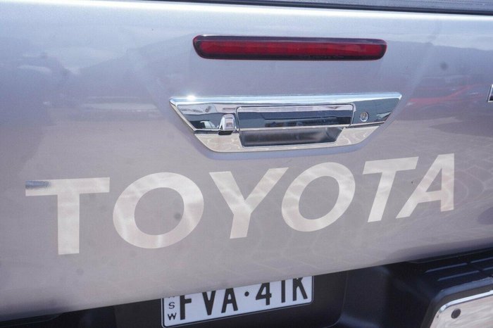 2023 Toyota Hilux SR5