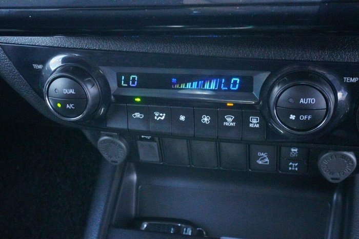 2023 Toyota Hilux SR5