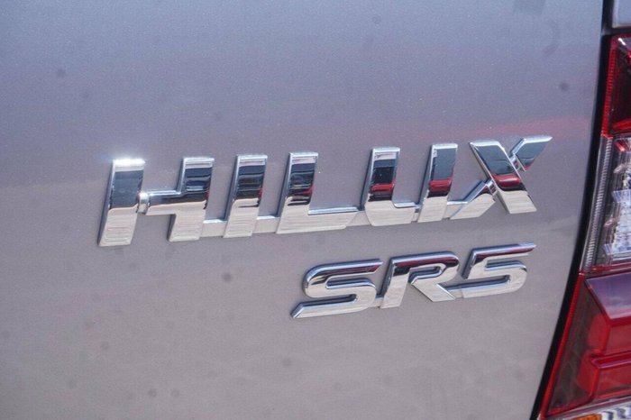 2023 Toyota Hilux SR5