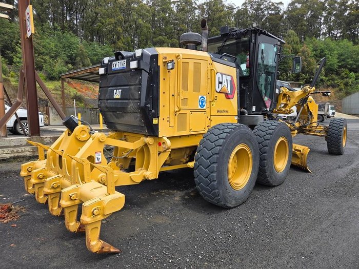 2016 Caterpillar 140M3