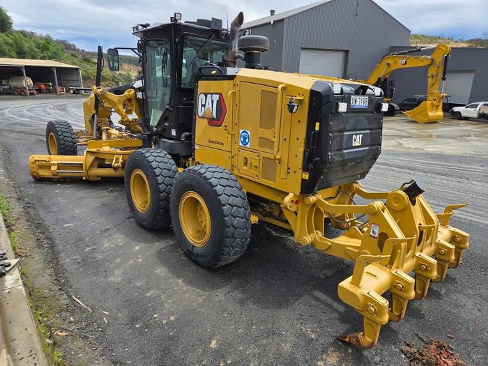 2016 Caterpillar 140M3