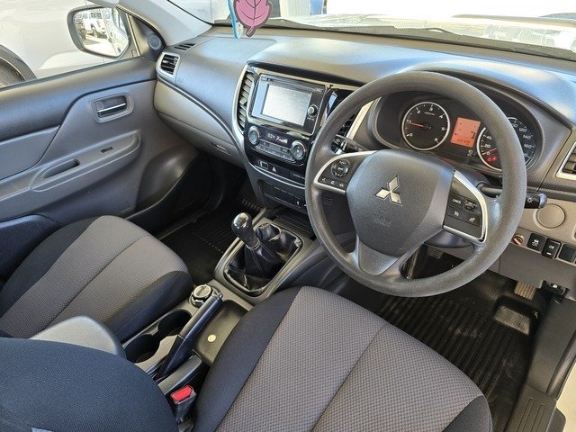 2017 Mitsubishi Triton GLX Plus (4x4)