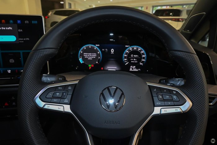 2025 Volkswagen Golf 110TSI R-Line