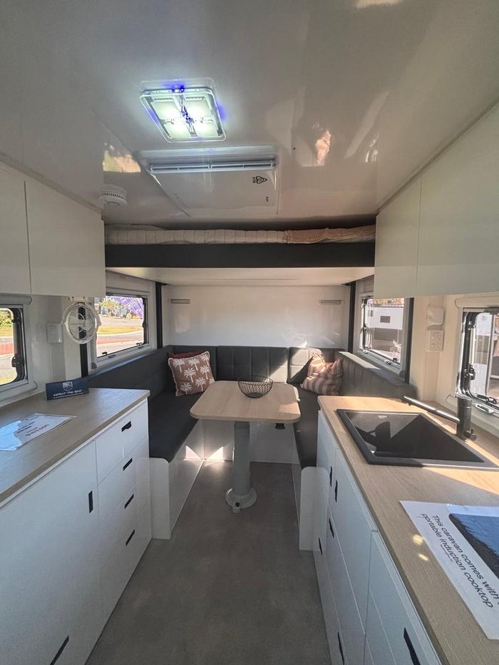 2025 Royal Flair Raptor