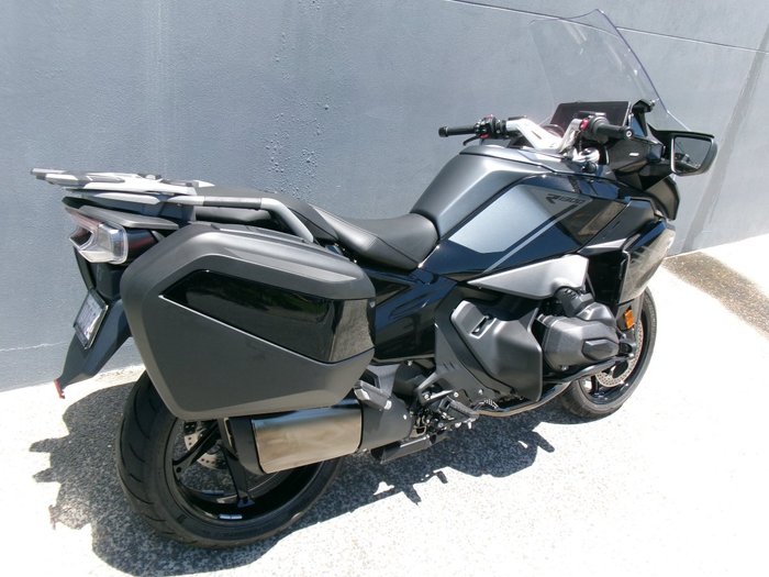 2026 BMW Motorrad R 1300 RT TRIPLE BLACK BLACK STORM METALLIC