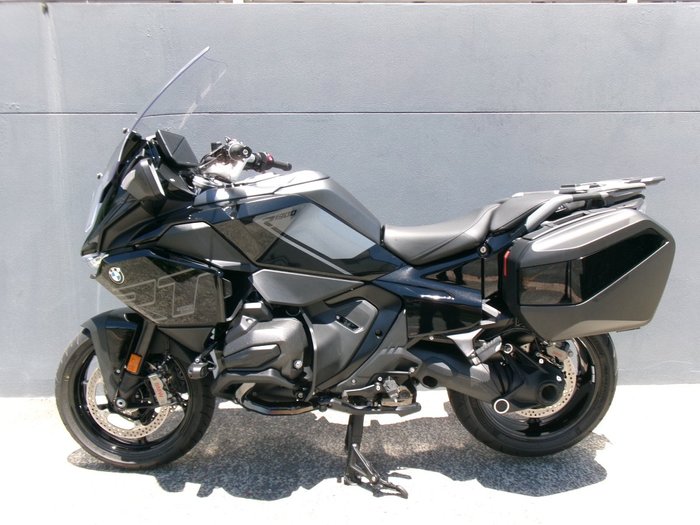 2026 BMW Motorrad R 1300 RT TRIPLE BLACK BLACK STORM METALLIC