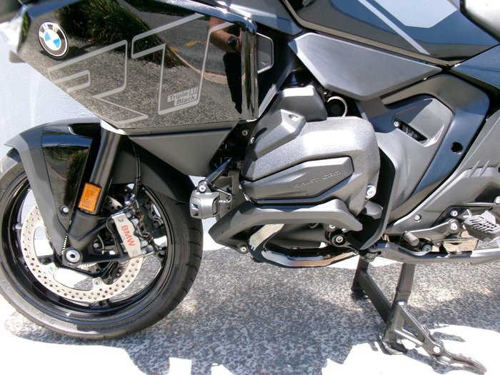2026 BMW Motorrad R 1300 RT TRIPLE BLACK BLACK STORM METALLIC