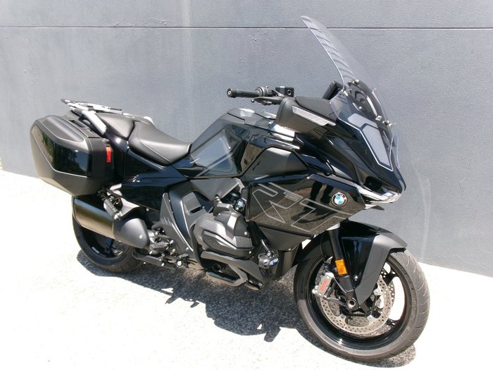 2026 BMW Motorrad R 1300 RT TRIPLE BLACK BLACK STORM METALLIC