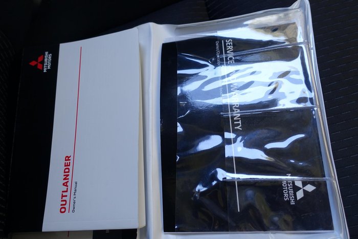 2022 Mitsubishi Outlander ES ZM MY23 White