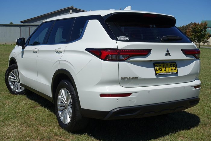2022 Mitsubishi Outlander ES ZM MY23 White