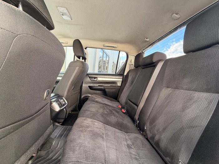 2017 Toyota Hilux SR5