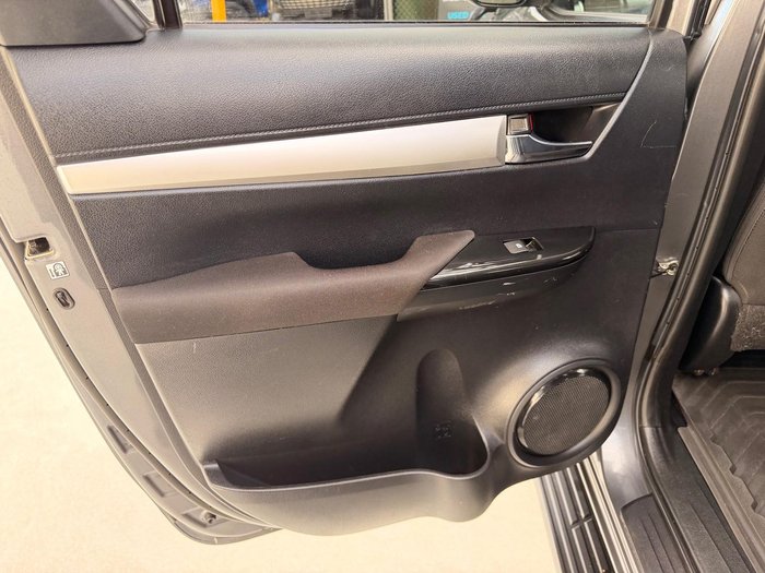 2017 Toyota Hilux SR5