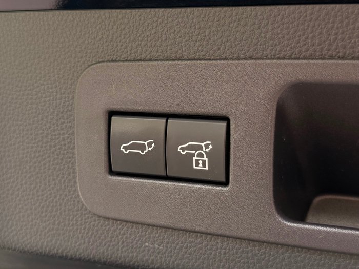 2024 Toyota Landcruiser Sahara ZX