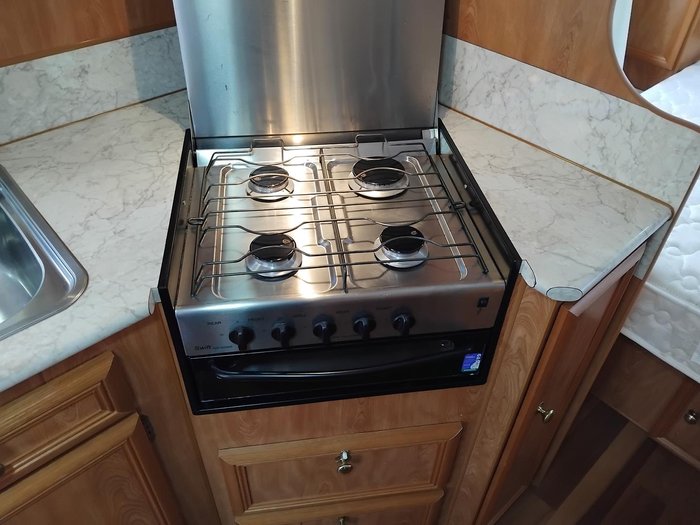 2006 Compass 19Ft Couples Van With Large Rear Lounge