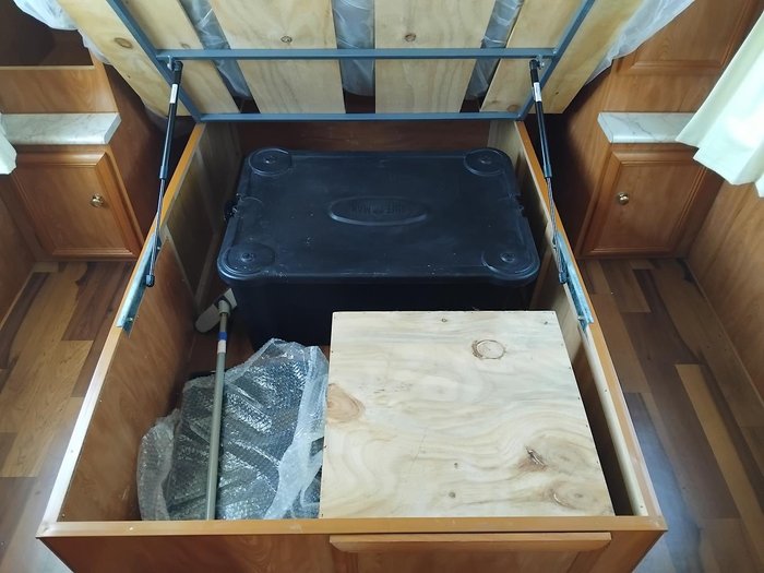 2006 Compass 19Ft Couples Van With Large Rear Lounge