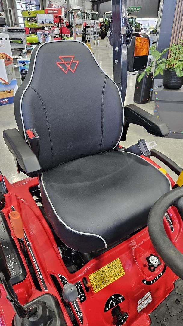 2025 Massey Ferguson 1Gc.25 Red