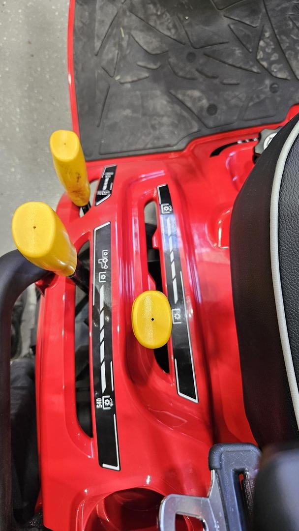 2025 Massey Ferguson 1Gc.25 Red