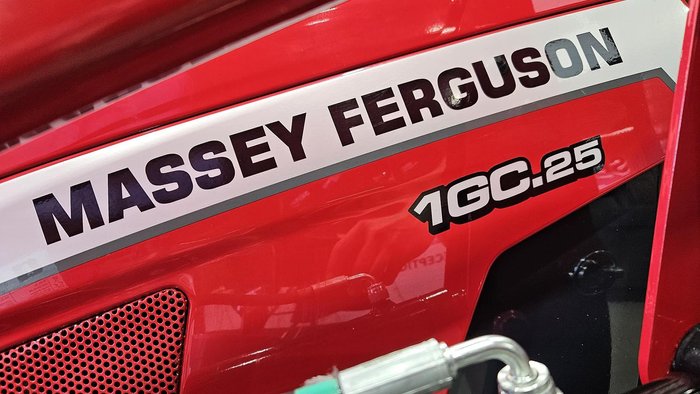 2025 Massey Ferguson 1Gc.25 Red