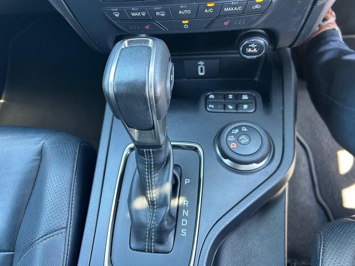 2022 Ford Everest Titanium