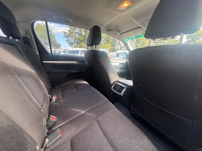 2020 Toyota Hilux SR5