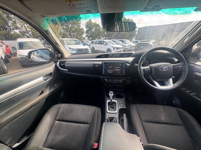 2020 Toyota Hilux SR5